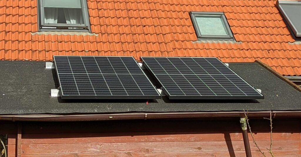 Elektrownia balkonowa za połowę ceny: pierwsze miasto planuje finansowanie minisystemów słonecznych