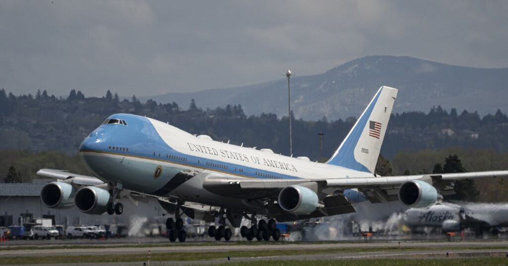 Prezes Boeinga nazywa transakcję Trumpa Air Force One ryzykiem, którego „prawdopodobnie nie powinien był podejmować”