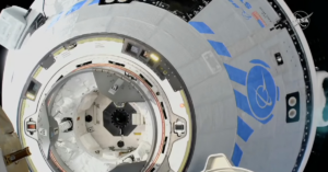 Boeing Starliner po raz pierwszy z powodzeniem dokuje do Międzynarodowej Stacji Kosmicznej