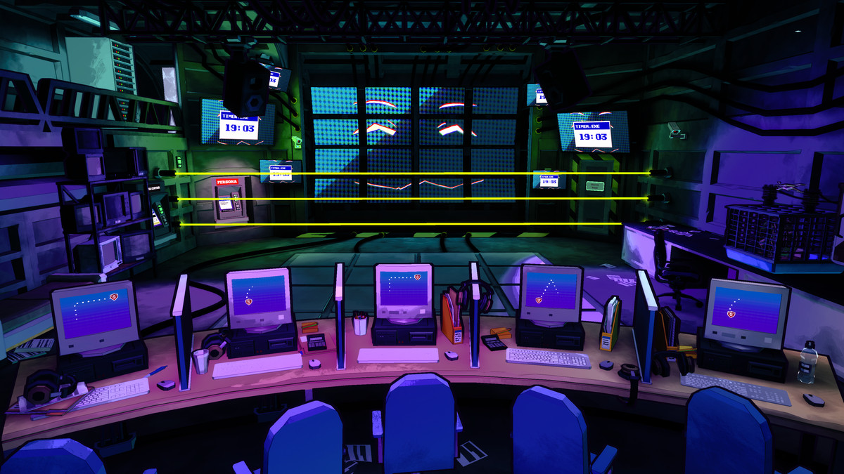 Zrzut ekranu z Escape Academy przedstawiający gigantyczną ścianę telewizorów z twarzą chronioną za ścianą laserów z pięcioma komputerami stacjonarnymi na pierwszym planie wyświetlającymi wskazówkę do zagadki jako wygaszacz ekranu.