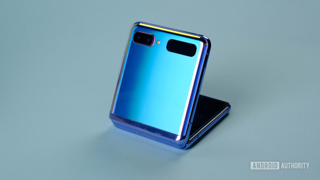 Samsung Galaxy Z Flip 5G zyskuje łatkę bezpieczeństwa z sierpnia 2022 r.