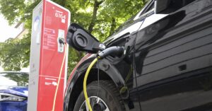Bonus środowiskowy dla samochodów elektrycznych: Zmiany od 1 stycznia 2023 r. – kupujący muszą o tym wiedzieć