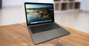 Hit Apple: MacBook Air (M1) z taryfą 40 GB w okazyjnej cenie