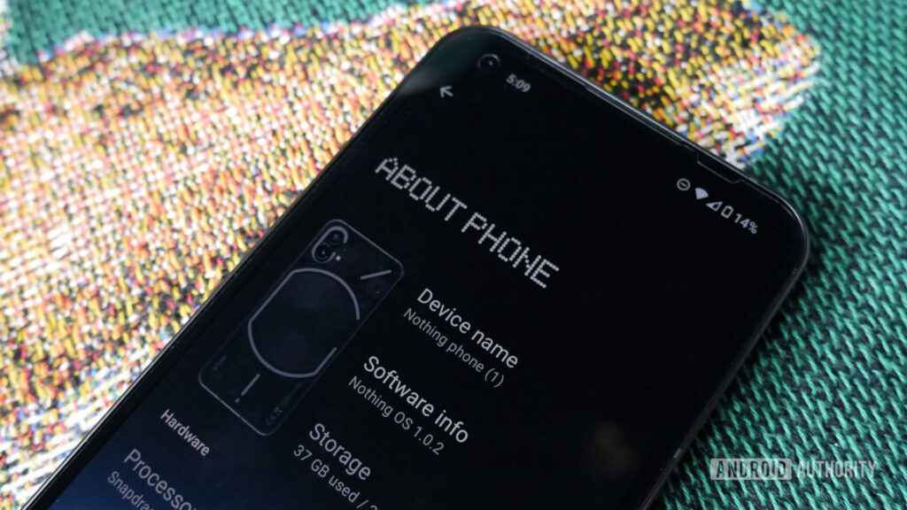 Nothing Phone 1 w końcu dostaje stabilnego Androida 13
