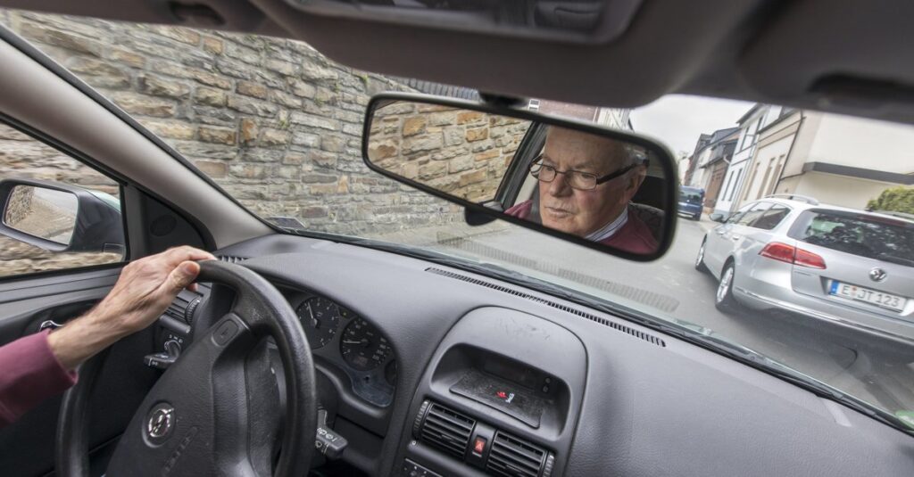 Prawo jazdy z datą ważności: UE chce wycofać seniorów z obiegu – to dobrze!