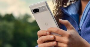 Młot Google na Saturnie: Zupełnie nowy Pixel 7a z taryfą Vodafone w najniższej cenie