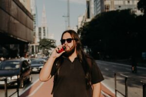 Od tradycji do innowacji: zmiana w paleniu spowodowana przez e-papierosy w Szwajcarii