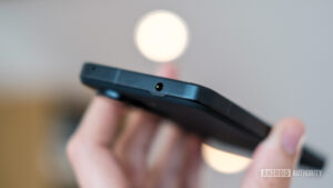 Gniazda słuchawkowe i ładowanie przez noc nadal są preferowane przez wielu, mówi ASUS