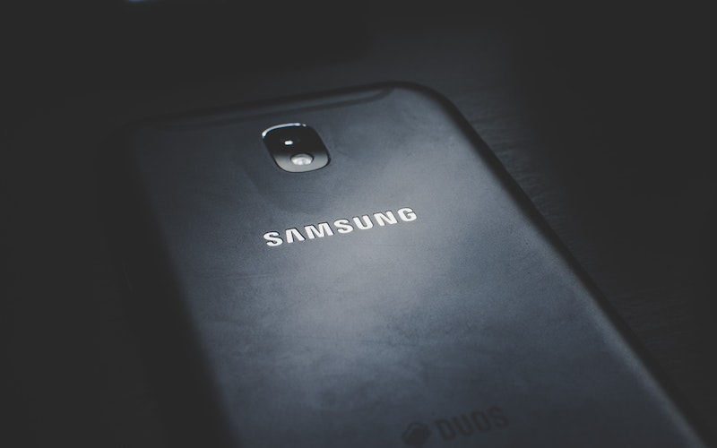 [Gelöst] Smartfon uruchamia się tylko z logo Samsunga, więc napraw to