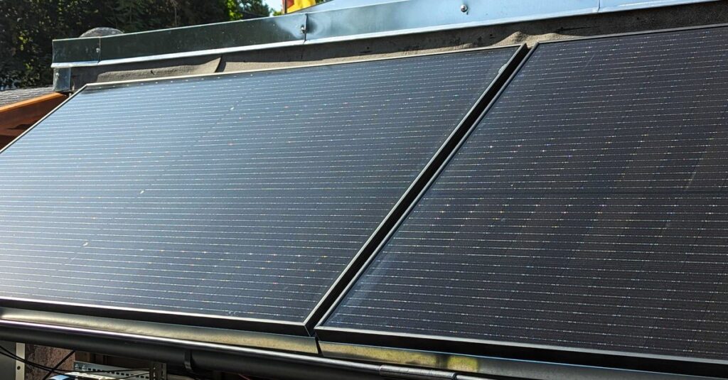 Amazon sprzedaje 830-watową elektrownię balkonową z lepszymi panelami słonecznymi po okazyjnej cenie