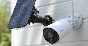 Amazon wypuszcza bezprzewodową kamerę monitorującą z panelem słonecznym w absurdalnej cenie