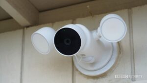 Moja kamera Google Nest Cam z Floodlight zapewnia bezpieczeństwo i rozrywkę