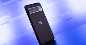 Google trafił na MediaMarkt: Pixel 8 Pro z taryfą 50 GB w okazyjnej cenie + przydatny prezent