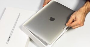 Pozostałe zapasy Apple w promocji: MacBook dla łowców okazji żegna się