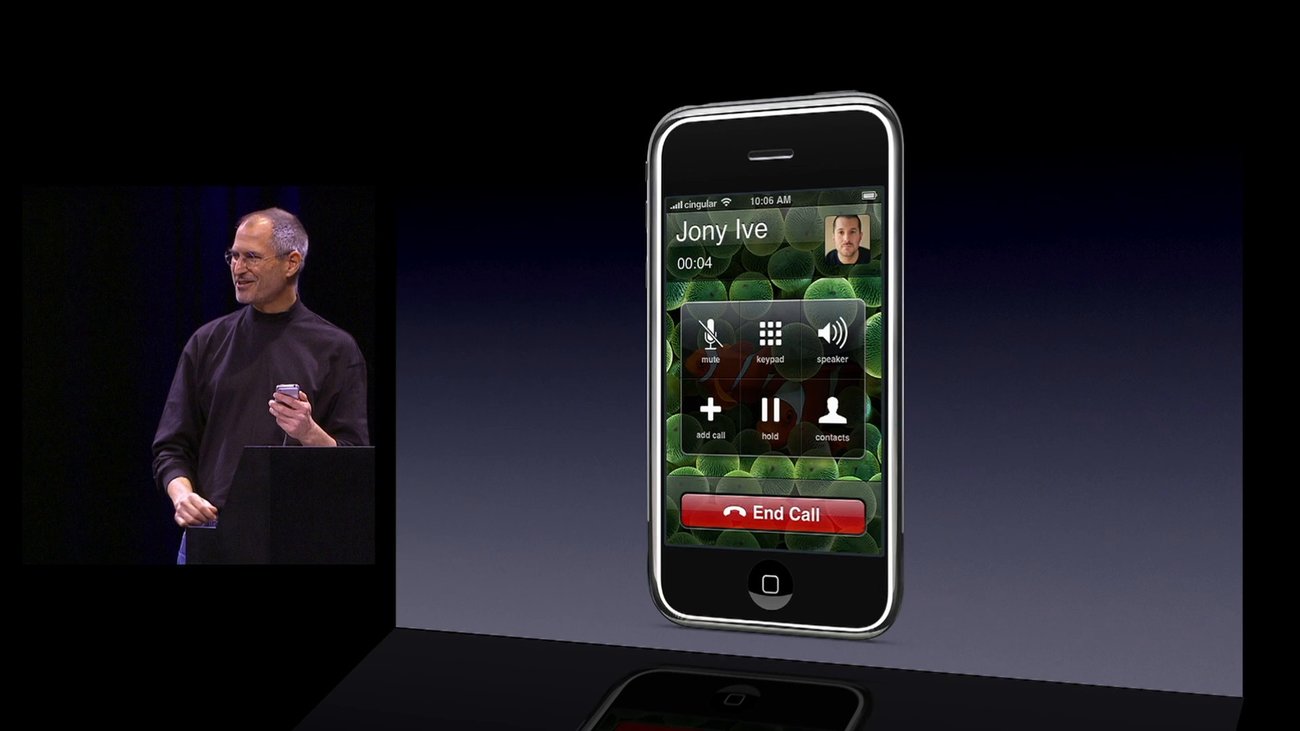Steve Jobs prezentuje pierwszego iPhone'a w 2007 roku