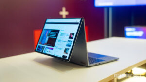 Próbowałem ambitnego laptopa Lenovo Z-Folding na MWC 2025 i jest idealnie zbudowany dla dwóch