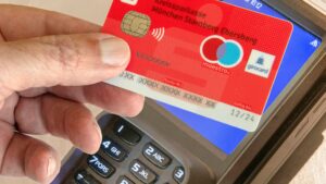 Sparkasse ostrzega: każdy musi mieć te 3 pułapki długu na ekranie