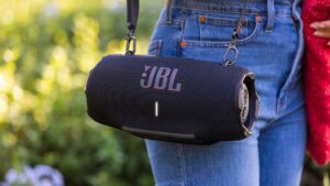 Potężny dźwięk w cenie oszczędnościowej: MediaMarkt sprzedaje głośniki Bluetooth od JBL znacznie zredukowane