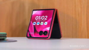 Motorola Razr plus 2025 spadków do rekordowej ceny, oszczędzając 300 USD